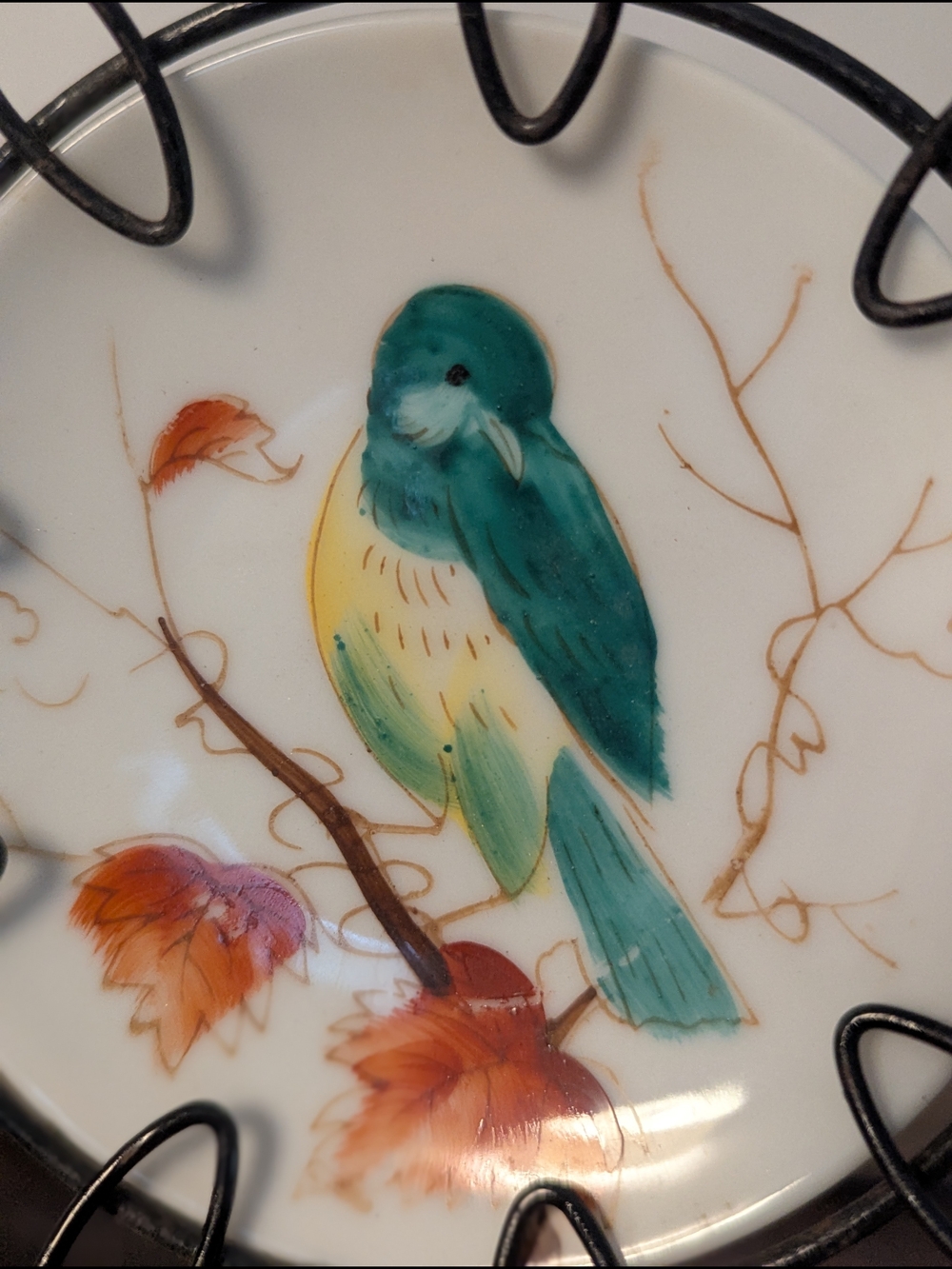 Mid-Century Japanese Hand-Painted Miniature Bird Plate in Wire Loop Frame - Picture 3 of 5
